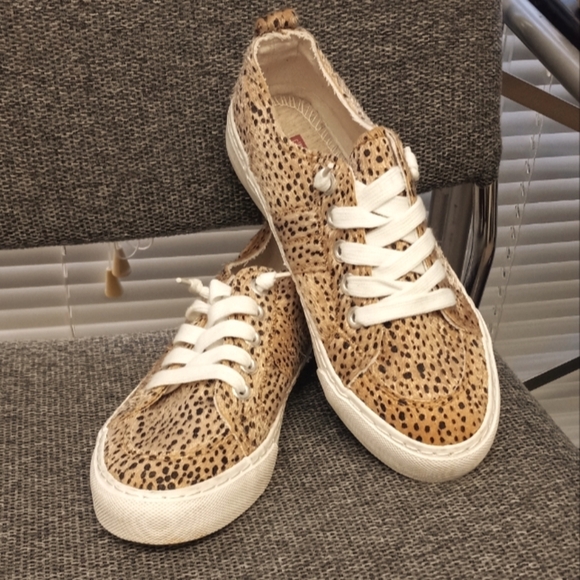 Pop Declan Leopard Sneakers. Regular Women Size 7. - Picture 1 of 6